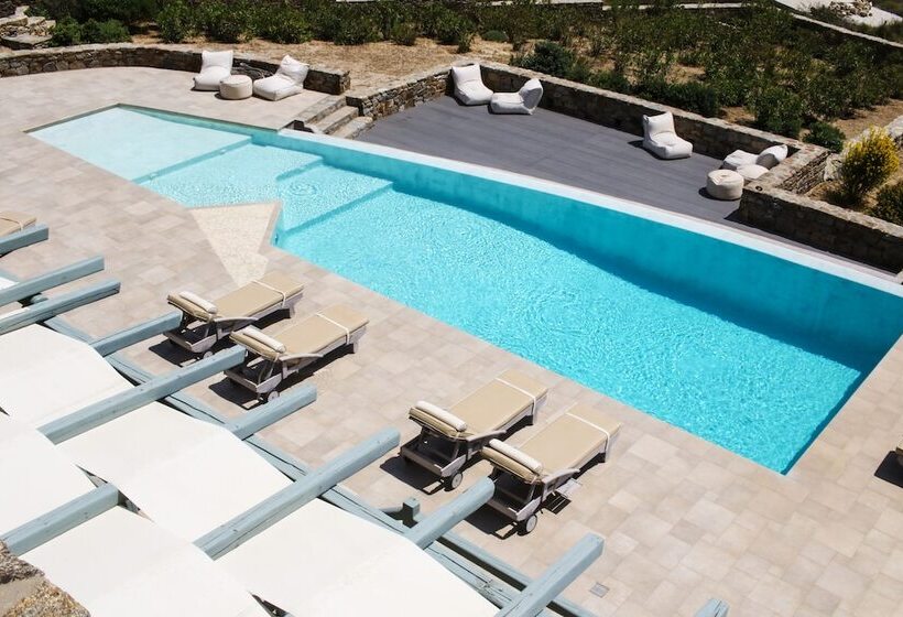 דירת חדר, Niriides Homes & Villas