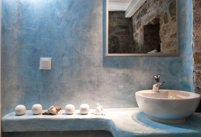 דירת חדר, Niriides Homes & Villas