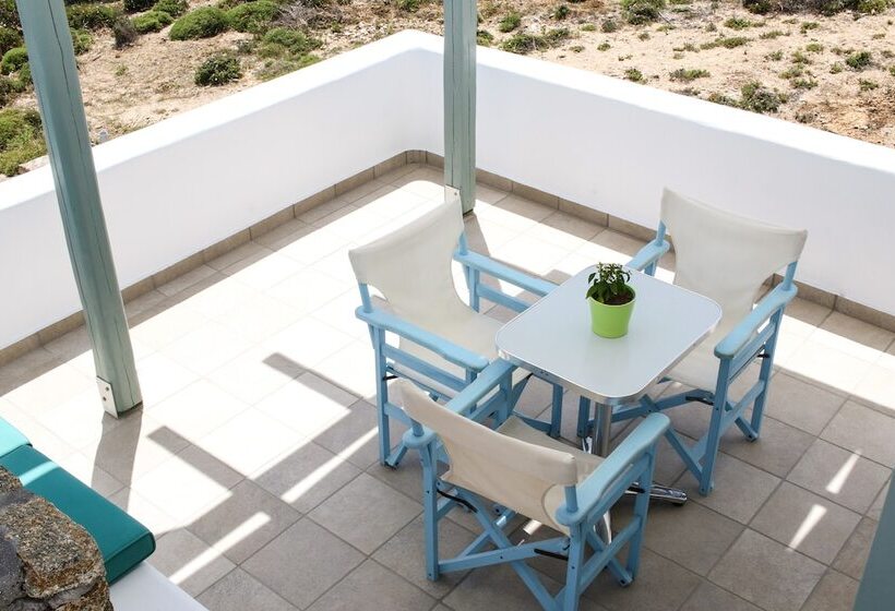 דירת חדר, Niriides Homes & Villas