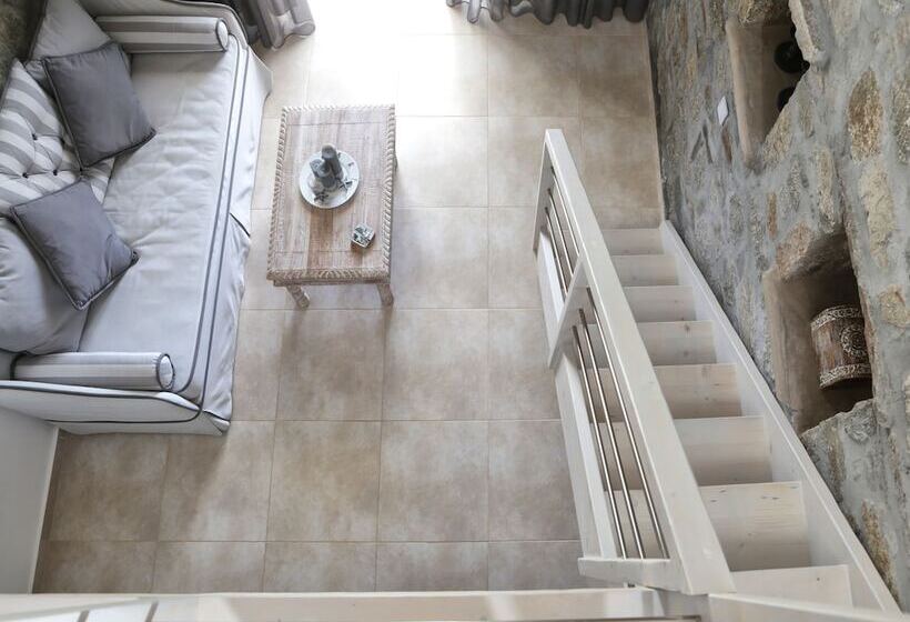 דירת חדר, Niriides Homes & Villas