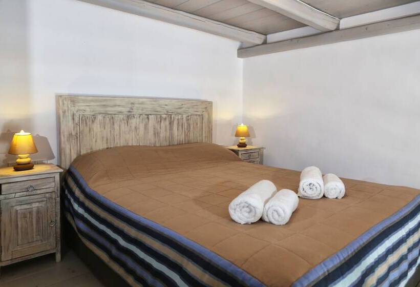 דירת חדר, Niriides Homes & Villas