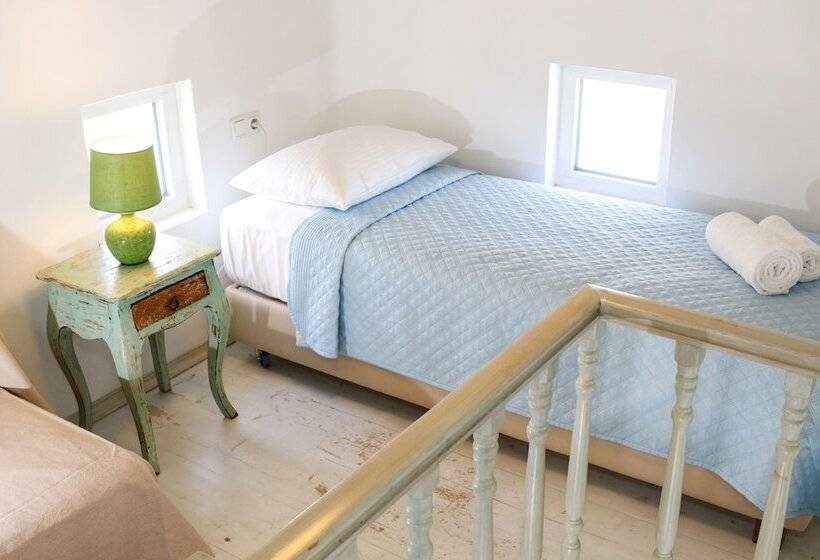 דירת חדר, Niriides Homes & Villas