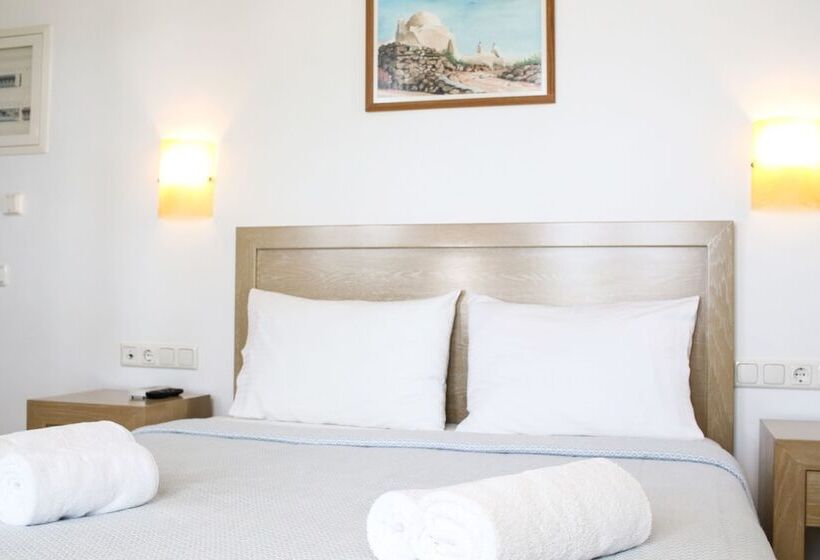 דירת חדר, Niriides Homes & Villas