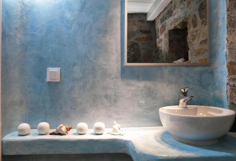 דירת חדר, Niriides Homes & Villas