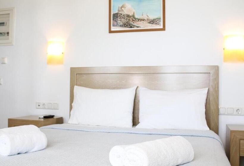 דירת חדר, Niriides Homes & Villas