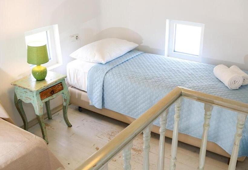 דירת חדר, Niriides Homes & Villas