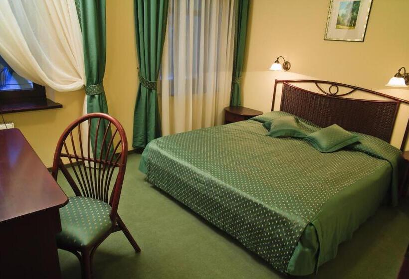 标准三人间, Pensjonat Lorien