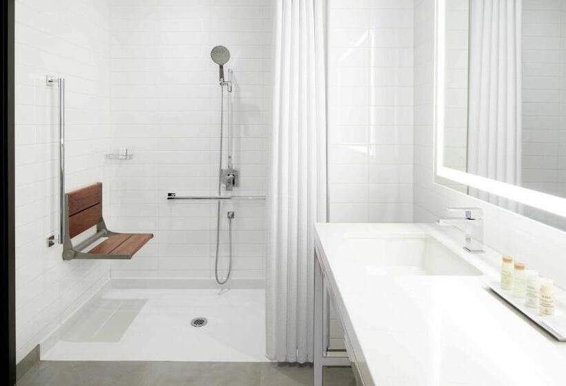 带大床的标准间, Renaissance Montreal Downtown