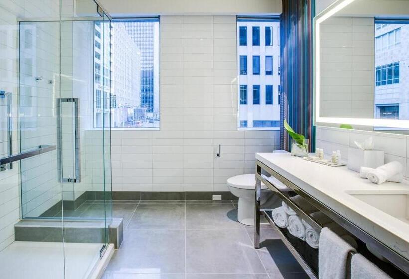 스위트 킹사이즈 침대, Renaissance Montreal Downtown