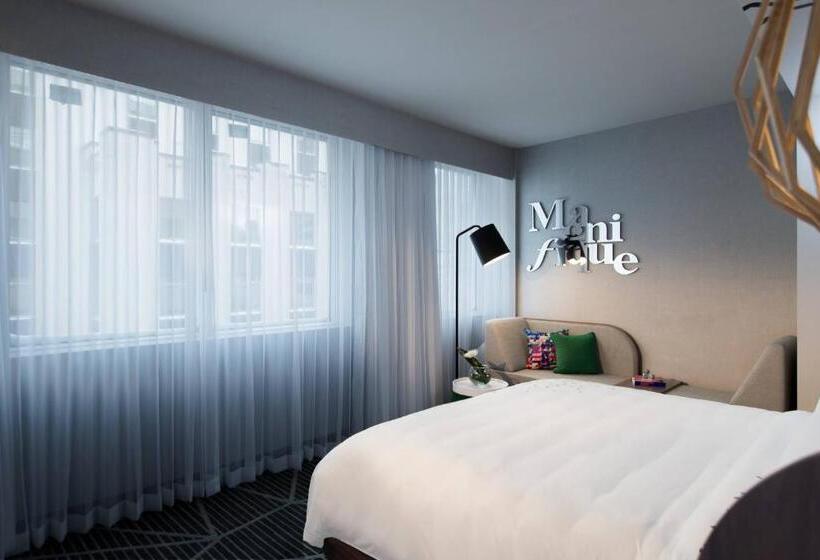 带大床的套房, Renaissance Montreal Downtown