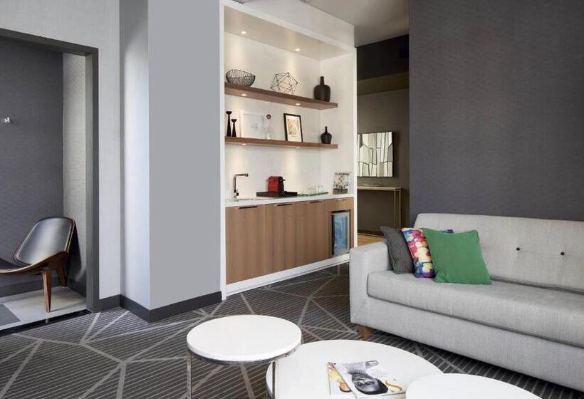 스위트 킹사이즈 침대, Renaissance Montreal Downtown