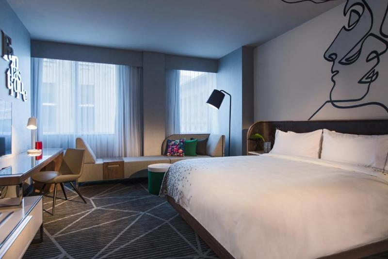 带大床的标准间, Renaissance Montreal Downtown