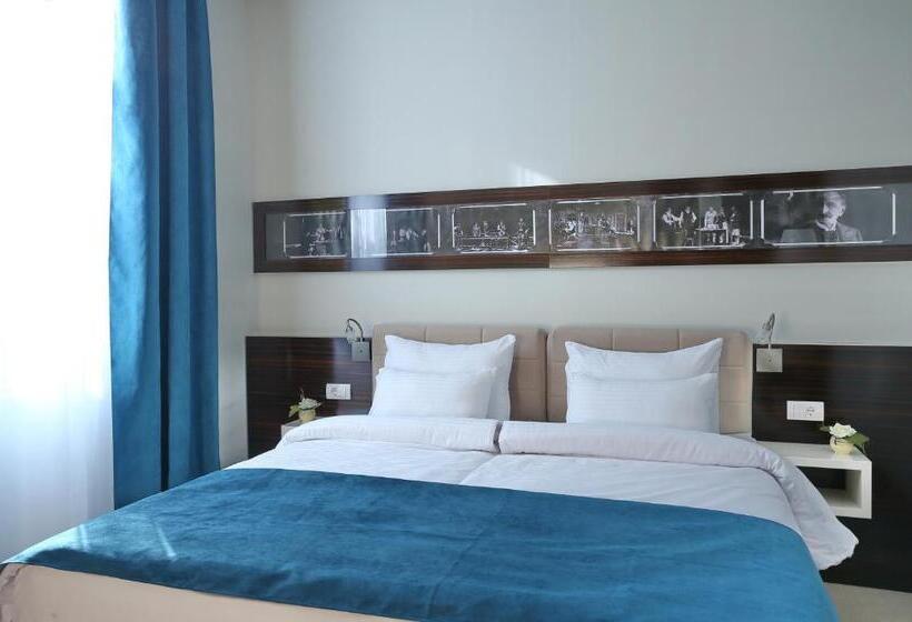 اتاق استاندارد, Theater Belgrade