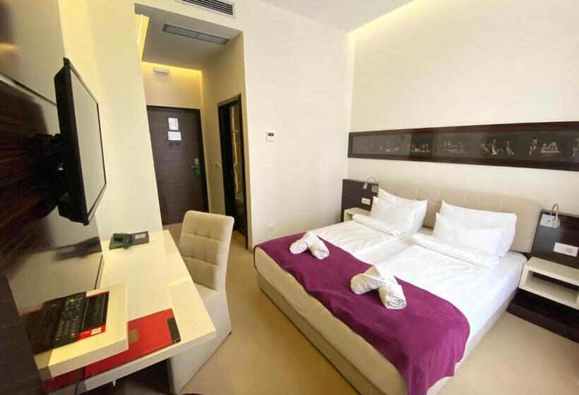 اتاق استاندارد, Theater Belgrade