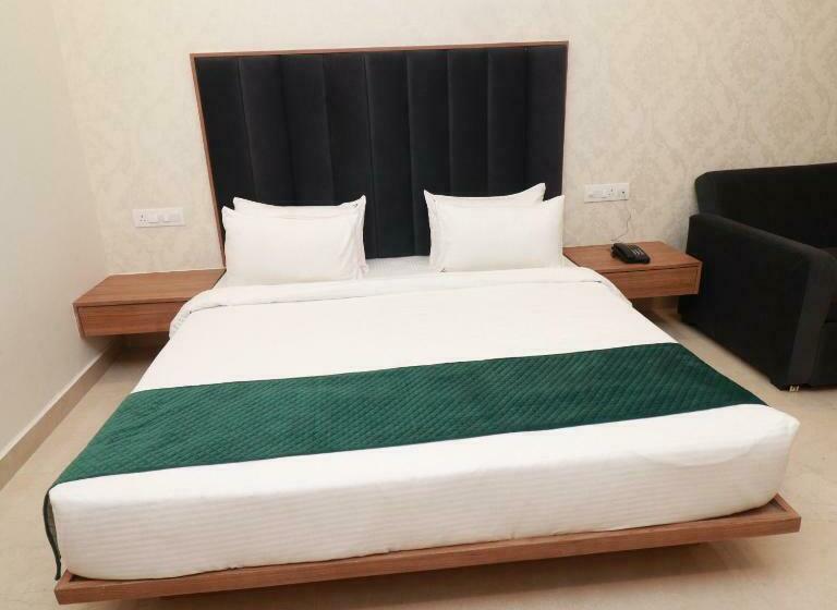 غرفة ديلوكس, 7 Vachan Lawns And Banquet