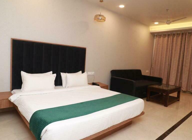 Номер Deluxe, 7 Vachan Lawns And Banquet