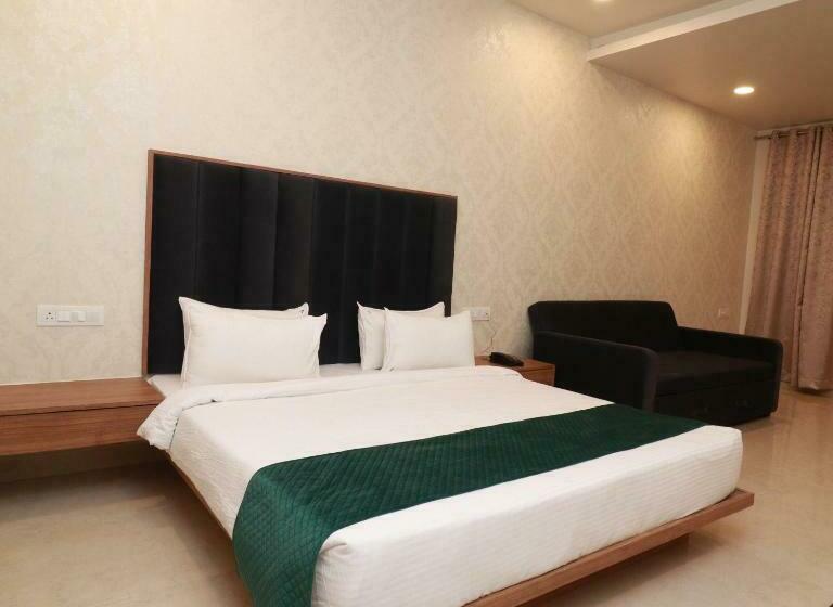 غرفة ديلوكس, 7 Vachan Lawns And Banquet