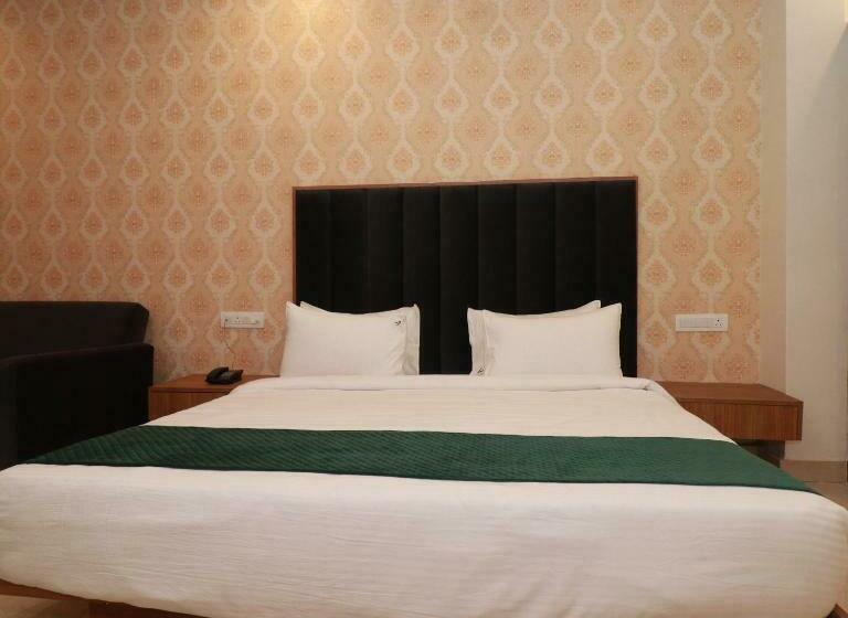 Номер Deluxe, 7 Vachan Lawns And Banquet