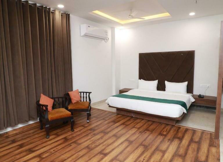 غرفة ديلوكس, 7 Vachan Lawns And Banquet