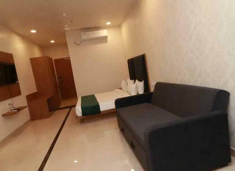 اتاق سوپریور, 7 Vachan Lawns And Banquet