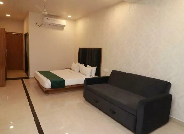 اتاق سوپریور, 7 Vachan Lawns And Banquet