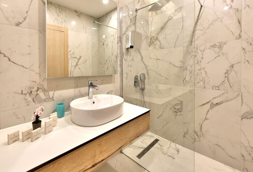 اتاق سوپریور, Emerald