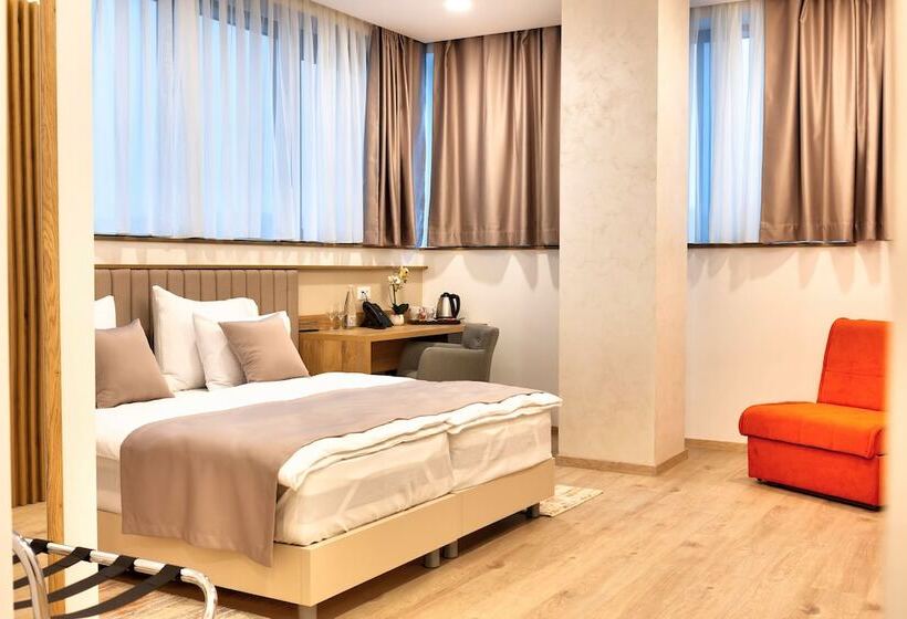 اتاق سوپریور, Emerald