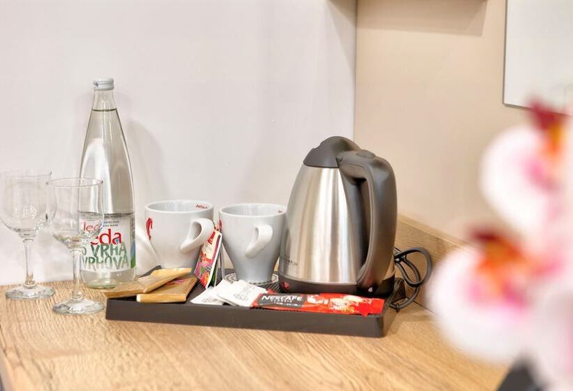 اتاق لوکس سه تخته, Emerald