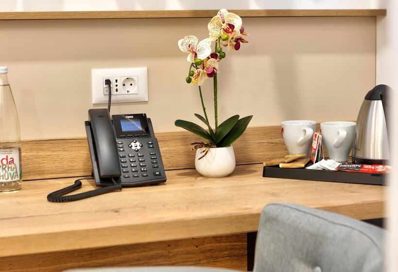 اتاق لوکس سه تخته, Emerald