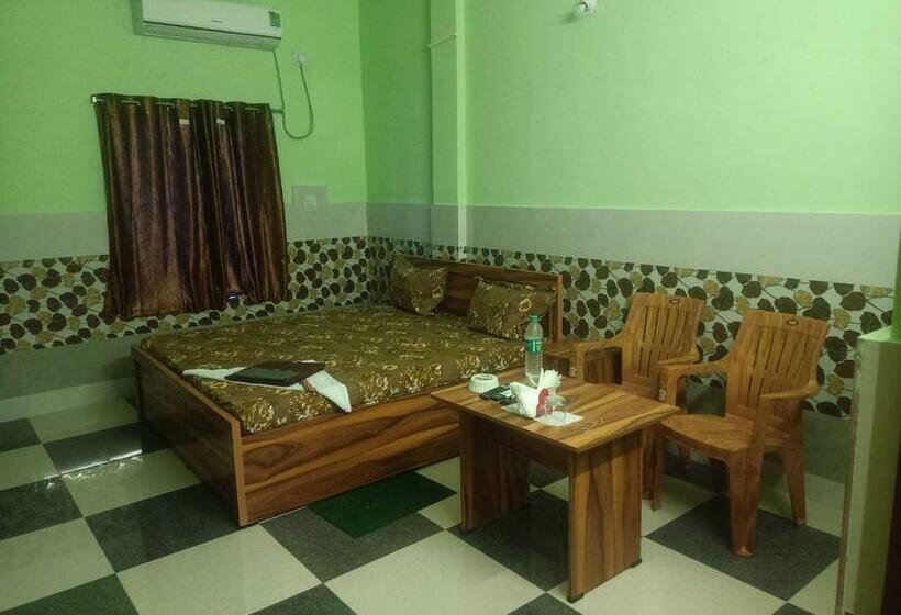 غرفة كلاسيكية ثلاثية, Oyo Sai Inn, A Guest House