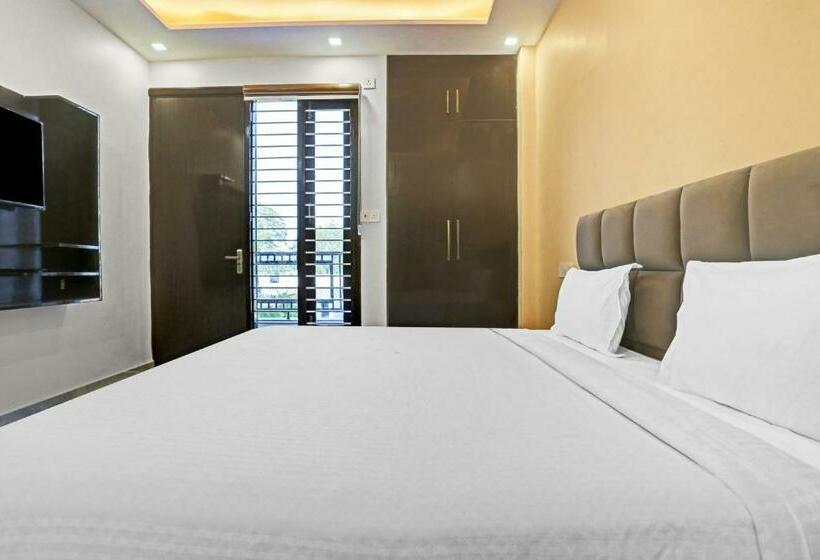 חדר קלאסי לשלושה, Oyo Shiva The Midas Farm