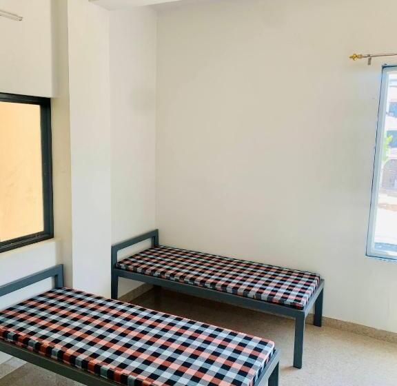 Quarto Triplo Estandar Banheiro Compartilhado, Jsr Boys Hostel Pratap Nagar