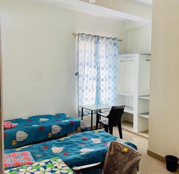 带共用浴室的标准房间, Jsr Boys Hostel   Pratap Nagar