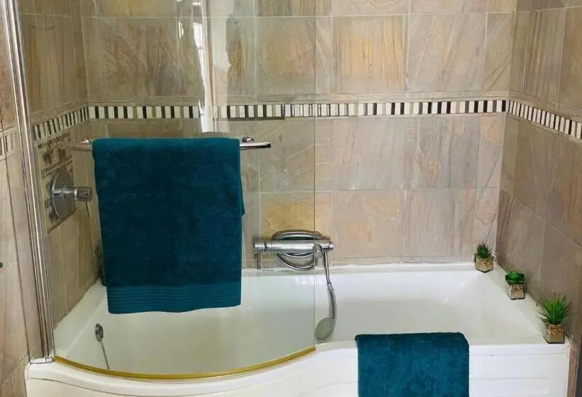 デラックスルーム, Gucci Manor Boutique Guesthouse