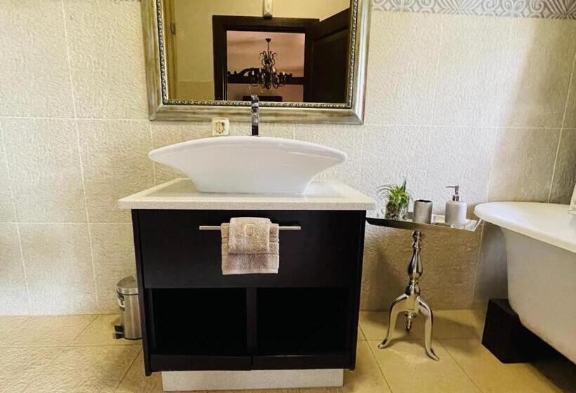 סוויטה נשיאותית, Gucci Manor Boutique Guesthouse