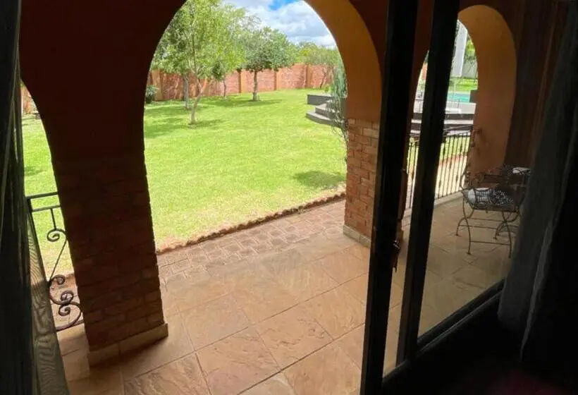 プレジデントスイートルーム, Gucci Manor Boutique Guesthouse
