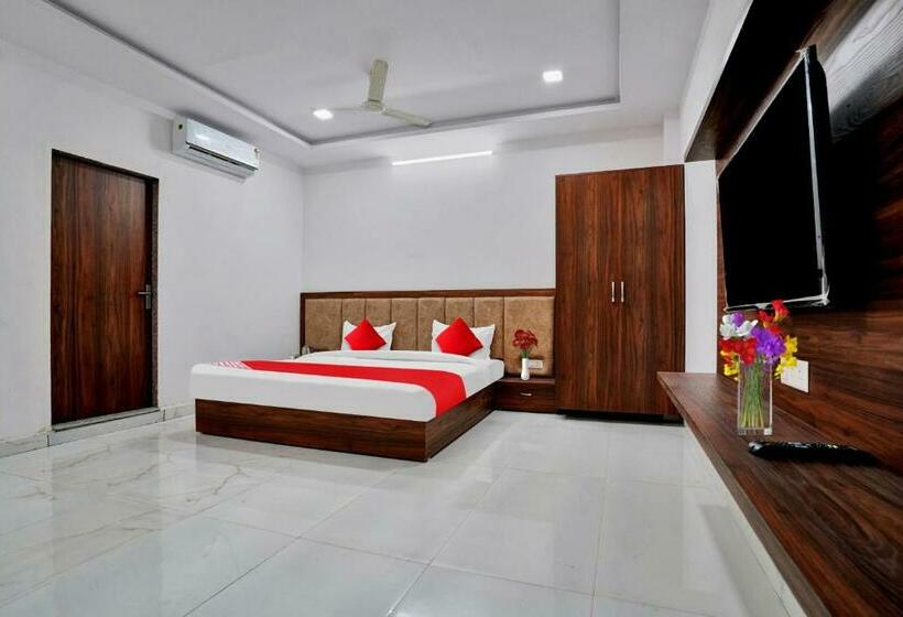 トリプルクラシックルーム, O Raj Villas