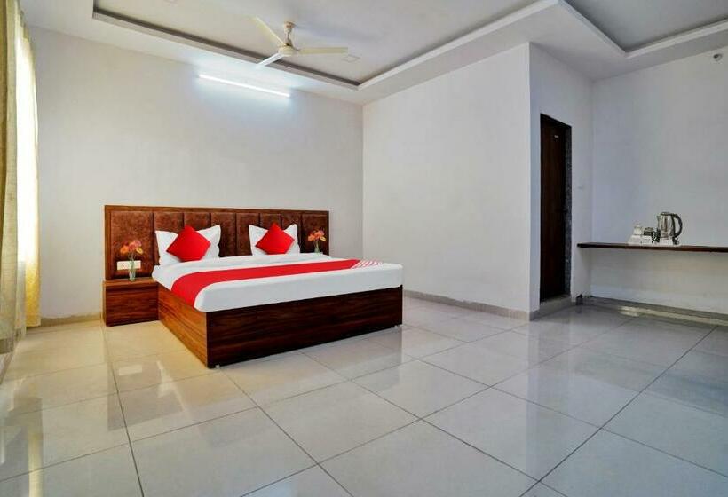 トリプルクラシックルーム, O Raj Villas