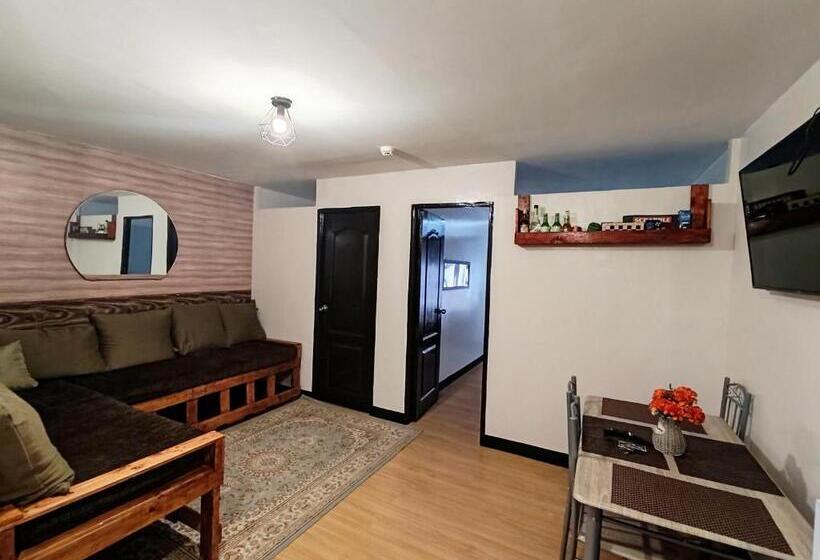 חדר משפחתי, Tiffany S Staycation Unit 207