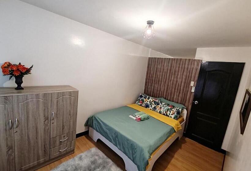 חדר משפחתי, Tiffany S Staycation Unit 207