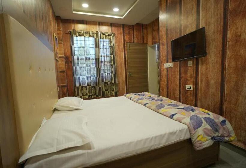 Pokój Deluxe Łóżko King Size, Dwaraka Inn Lpu Law Gate Super Deluxe Rooms For Parents, Students, Couples, Corporate