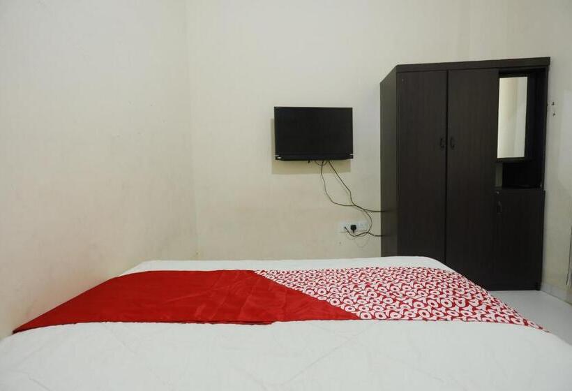 带大床的标准间, Oyo 92261 Aulia Homestay Syariah