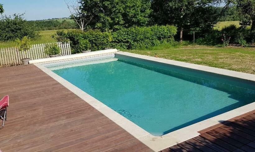 شقة غرفة واحدة, La Charbonnière