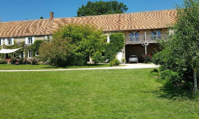 شقة غرفة واحدة, La Charbonnière