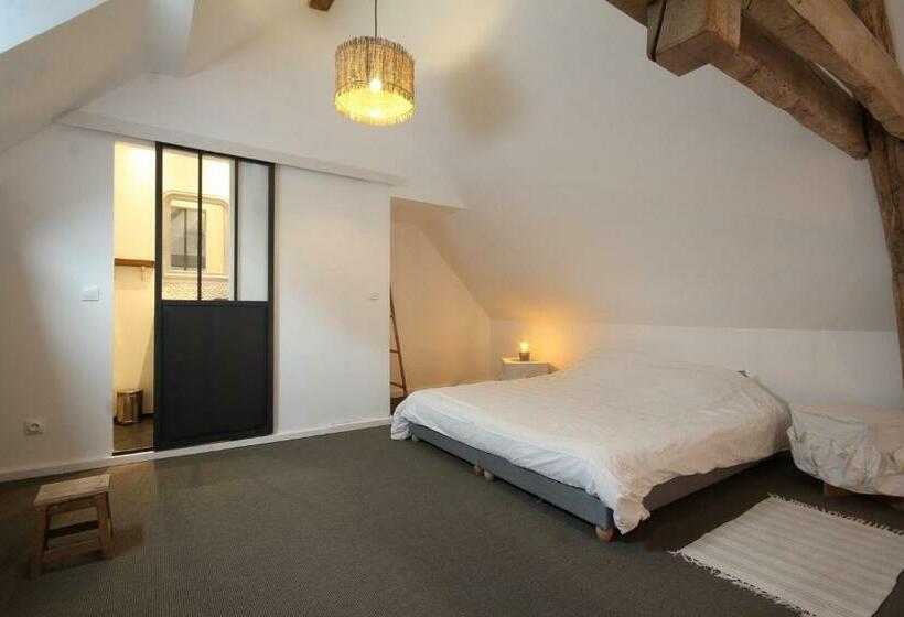 غرفة عائلية, La Charbonnière