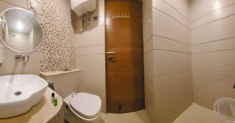 חדר דלוקס, The Sapling Manor