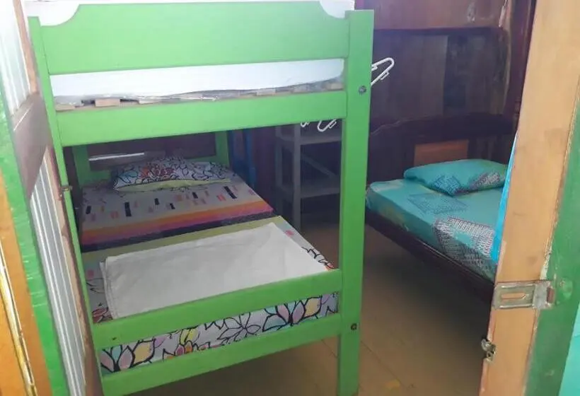 スタンダード４人部屋, Hostal Tachiwa