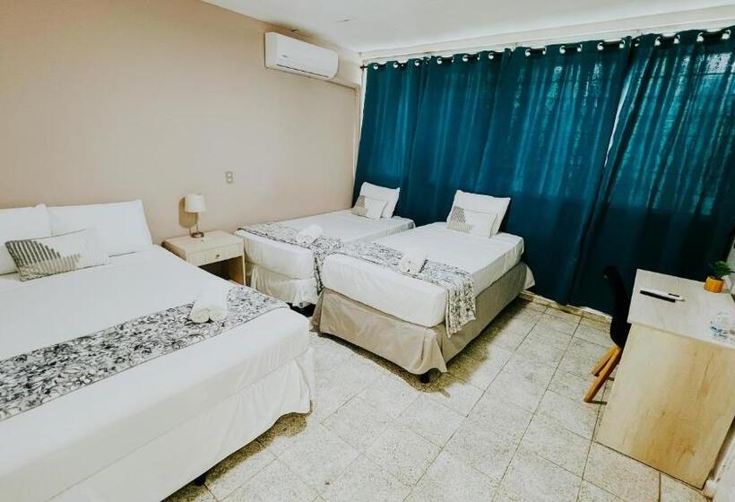 غرفة قياسية ثلاثية, La Ruta Hotel Corporativo