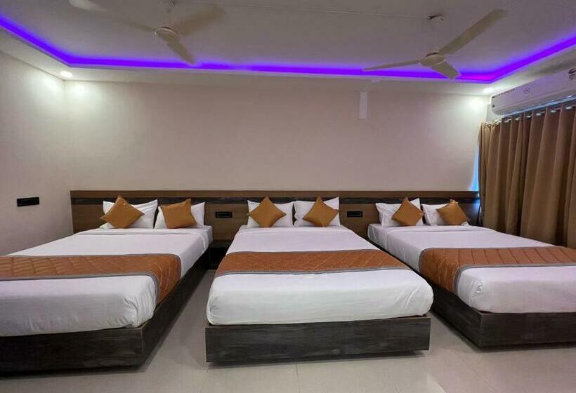 Семейный Номер Deluxe, Mangalore Stay Inn