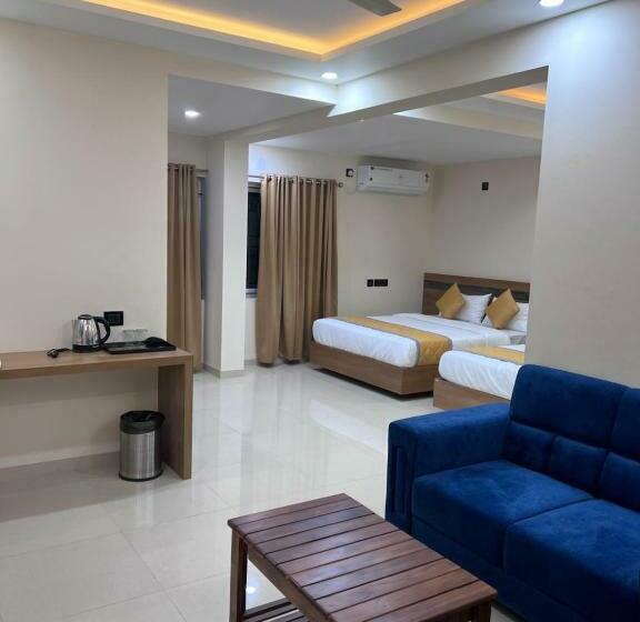 Семейный Номер Deluxe, Mangalore Stay Inn